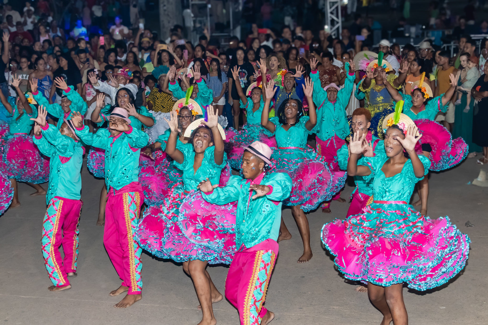 Quadrilha e dan&ccedil;arinos no Festival de Forr&oacute; de Amargosa