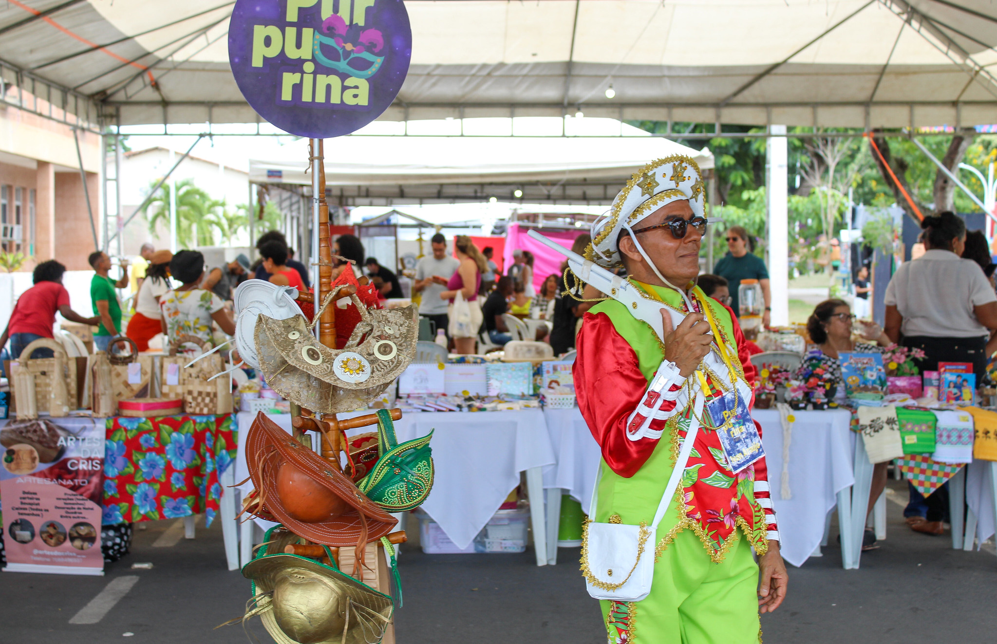 Personagem e feira cultural no Festival de Forr&oacute; de Amargosa
